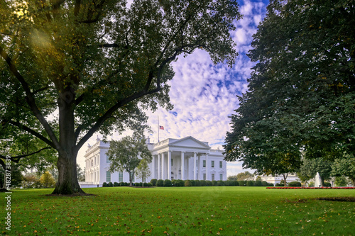 Obraz na płótnie The White House in Washington, D.C. w salonie