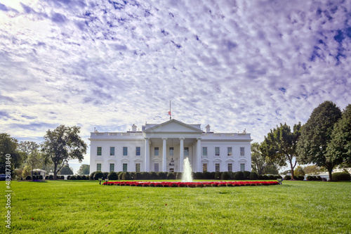 Obraz na płótnie The White House in Washington, D.C. w salonie