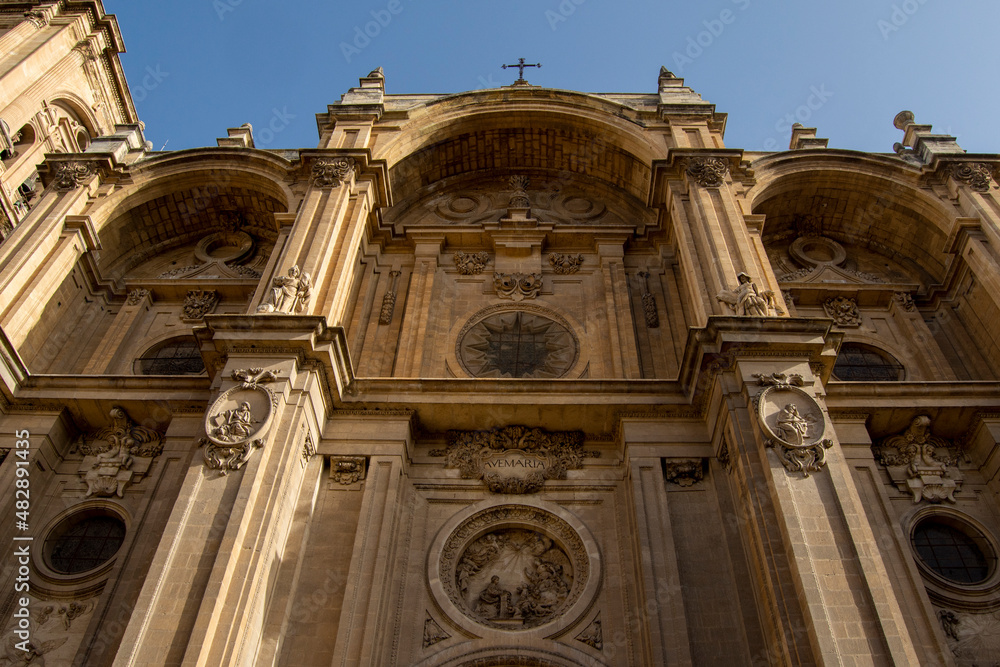 Fachada y portada de la catedral de Granada