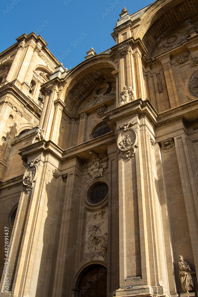 Fachada de la catedral de Granada desde la Plaza de las Pasiegas