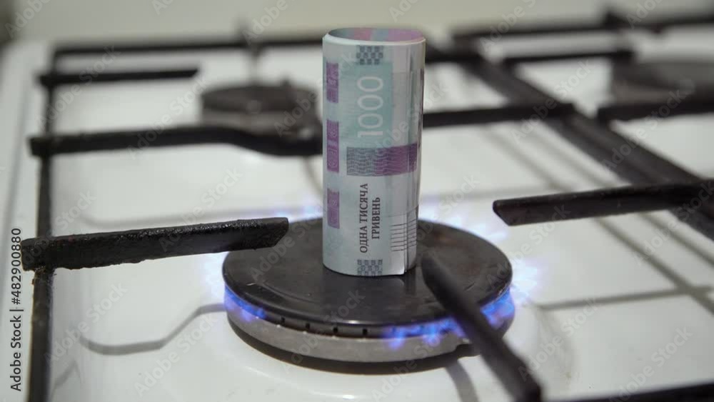 gas prices. 100 UAH on a gas burner burning with fire. The concept of gas growth. gas prices. 100 UAH on a gas burner burning with fire. The concept of gas growth.