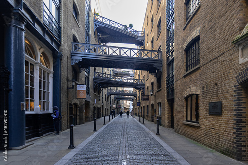 View of an alley in the shadow of the Thames photo