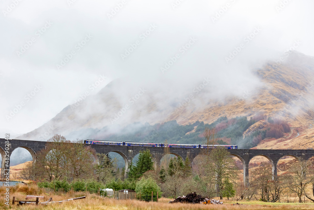 Fototapeta premium Overcast view of the famous Glenfinnan Viaduct