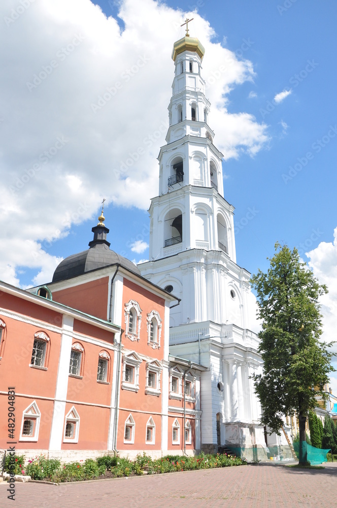 Fototapeta premium The Nikolo-Ugresh Monastery is a stauropegial monastery of the Russian Orthodox Church, founded at the end of the 14th century. It is located on St. Nicholas Square in the city of Dzerzhinsky near Mos