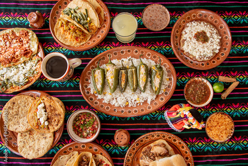 Varios platillos de comida mexicana