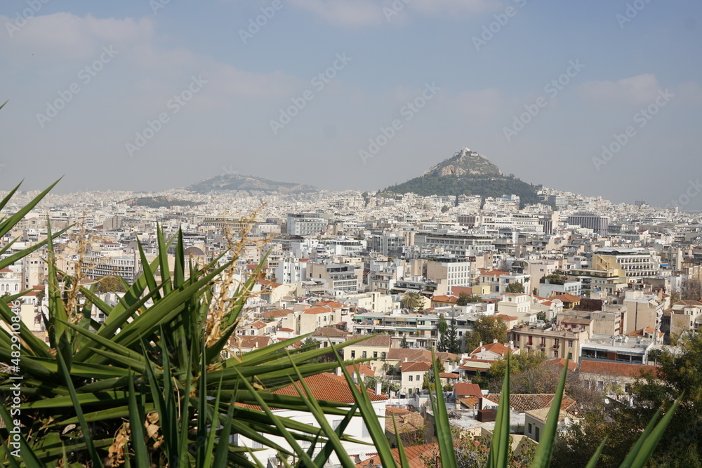 Blick von Anaphiotika auf Lycabettus Hügel und Athen