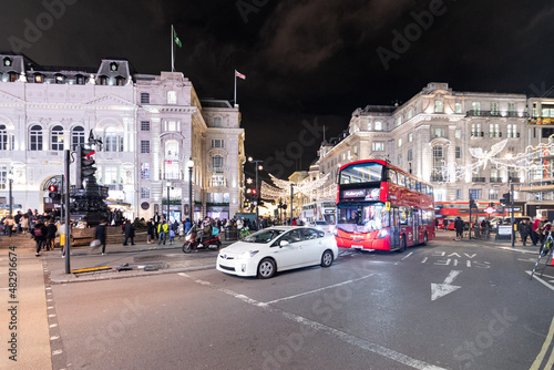 Night view of Piccadilly Circus in London фототапет