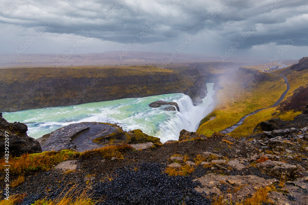Naklejka premium Der Gullfoss Wasserfall in Island - pure Naturgewalt