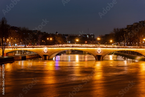 Cuadro en lienzo Night Paris, lights of the night city, reflection of lights in the river Seine,