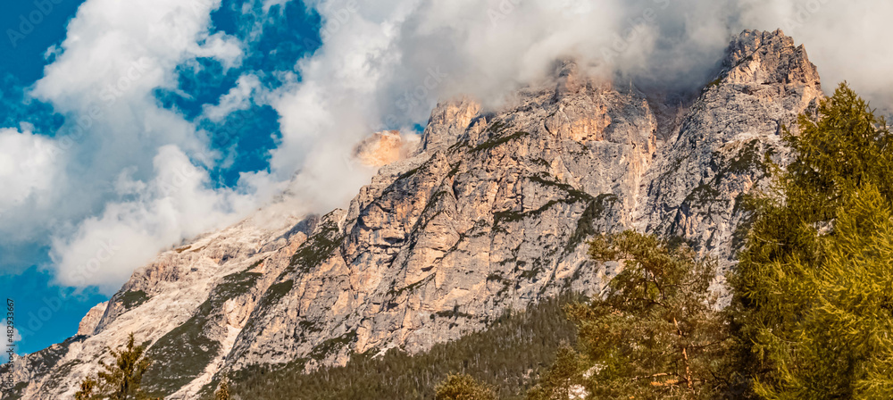 Obraz premium Beautiful alpine summer view at the dolomites near Cortina d’Ampezzo, Italy