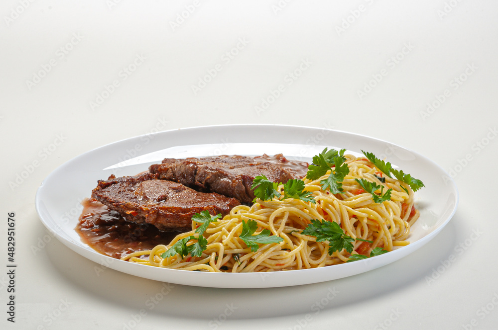 filet mignon with spaghetti in butter and parsley filet mignon with spaghetti in butter and parsley