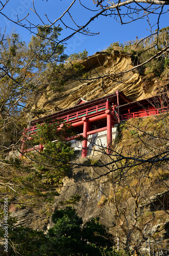 崖観音「普門院 船形山 大福寺」観音堂 photo