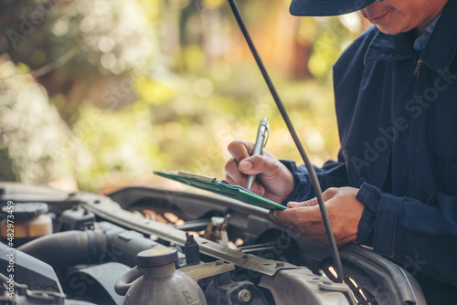 Fotografie Mechanic car service auto garage in automotive mobile center