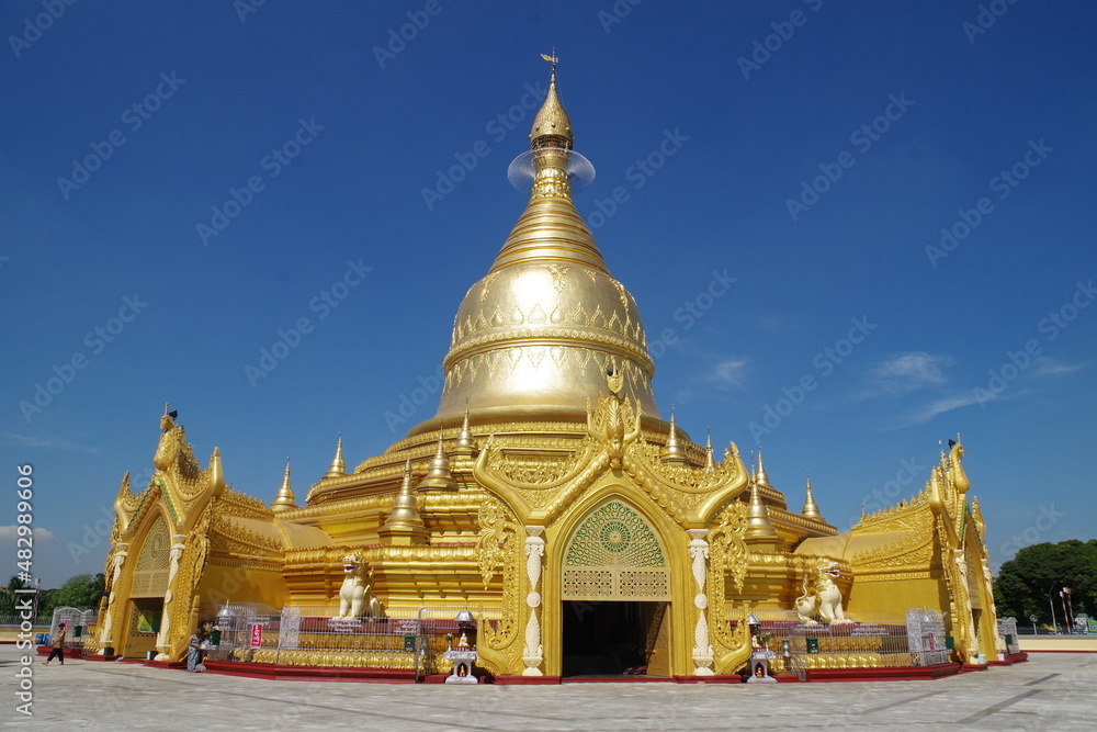 Naklejka premium ミャンマー ヤンゴンのマハウィザヤパゴダ