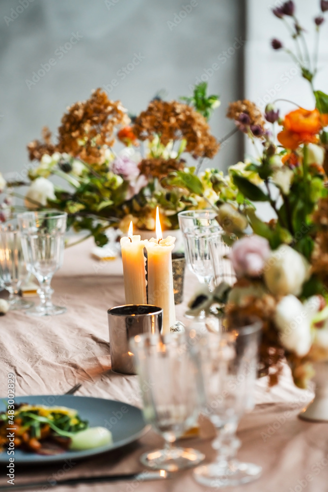 Easter table with nice flowers Easter table with nice flowers
