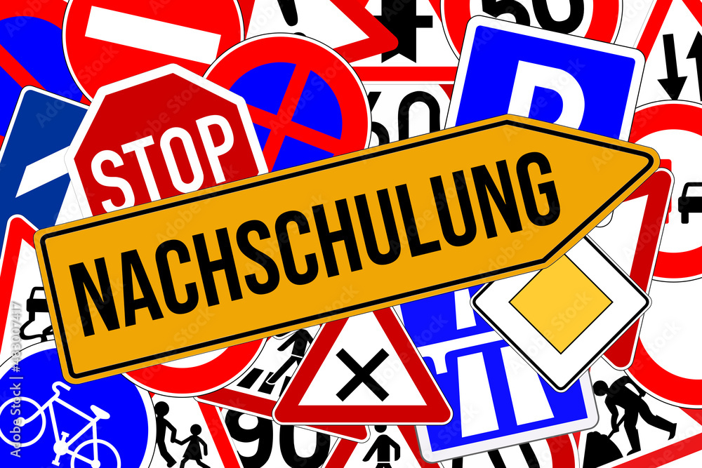 Viele bunte Verkehrsschilder und Hinweis auf die Nachschulung bei Probezeit Viele bunte Verkehrsschilder und Hinweis auf die Nachschulung bei Probezeit