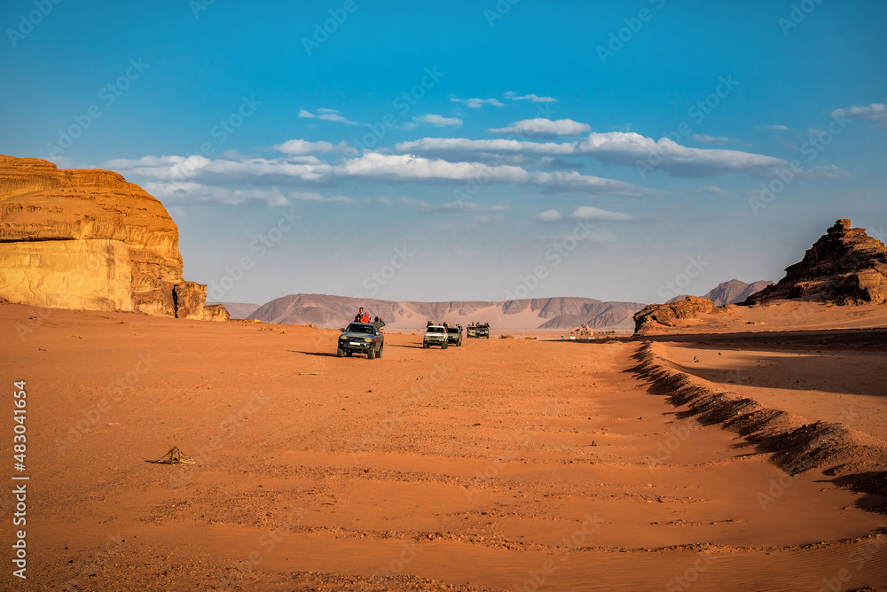 Ταπετσαρία Off road vehicles driving in the wadi rum desert