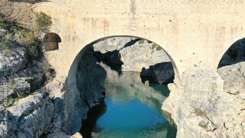 survol du pont du diable près de saint Guilhem le désert en Occitanie dans le sud de la France