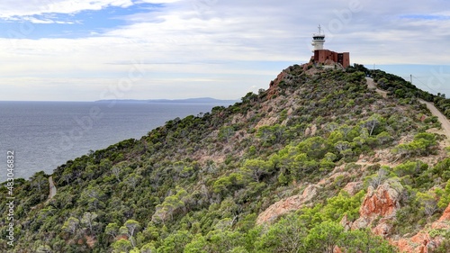 survol de cap Esterel de l'île d'Or et du cap Dramont, côte d'Azur, french riviera © Lotharingia