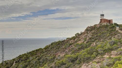 survol de cap Esterel de l'île d'Or et du cap Dramont, côte d'Azur, french riviera © Lotharingia
