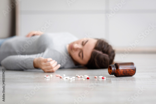 фотографія Female with pile of antidepressants kill herself, commit suicide, suffer from me