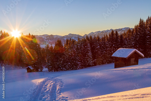 Allgäu - Winter - Schnee - Sonnenuntergang - Alpen - Berge - Wald 