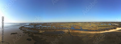 Panorama vue du ciel sur la cote sauvage d'Audenge et ses prés salés photo