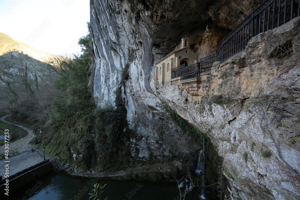 Santa Cueva o Cuevona, Santuario de Covadonga, Asturias, España