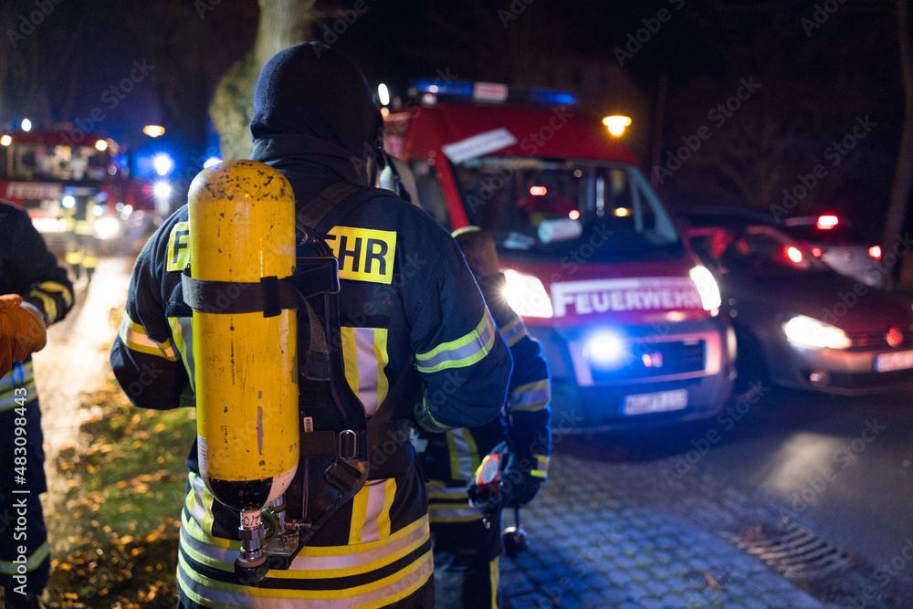 Atemschutzgeräteträger bei der Feuerwehr im Einsatz