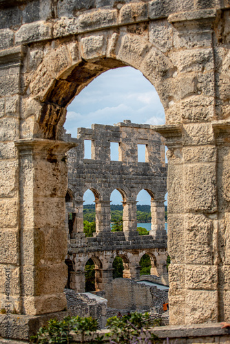 ancient roman aqueduct