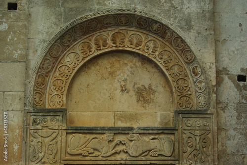 Serramonacesca - Abruzzo - Abbey of San Liberatore in Maiella - The archivolt has two ferrules decorated with palmettes and two felines facing each other are visible on the architrave photo