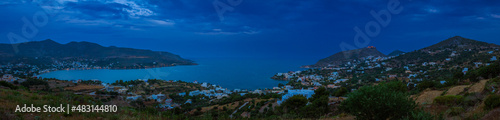 Blaue Stunde über der Bucht von Alinda auf der griechischen Insel Leros
