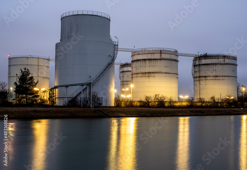 Fuel oil storage tanks at the port of Fürth on a winter evening, Fürth, Bavaria, Germany

The port of Fürth is a port and commercial area and at the same time a district.