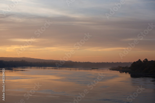 Der Nil bei Sonnenaufgang, Ägypten © AnnaReinert