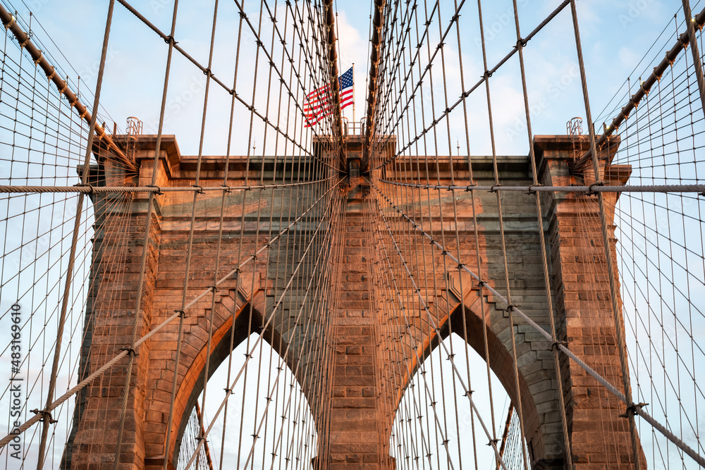 Fototapeta premium Monumental arch of Brooklyn Bridge in New York