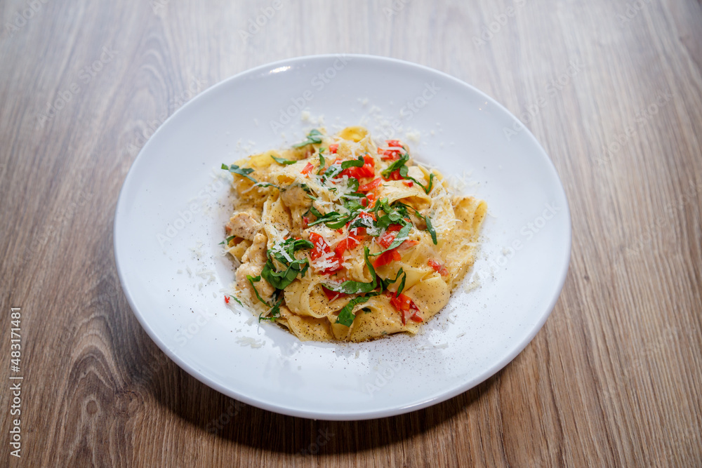 pappardelle pasta with chicken breast and red pepper dish