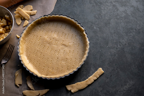 Foto Homemade pie crust in pie plate