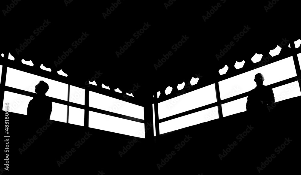 Fototapeta premium silhouette of two people in black and white