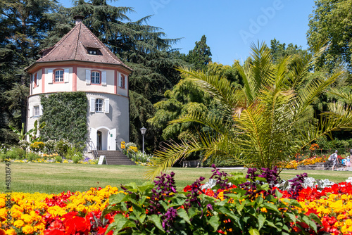 Flower bed in the park. In the background a house © RSK Foto Schulz