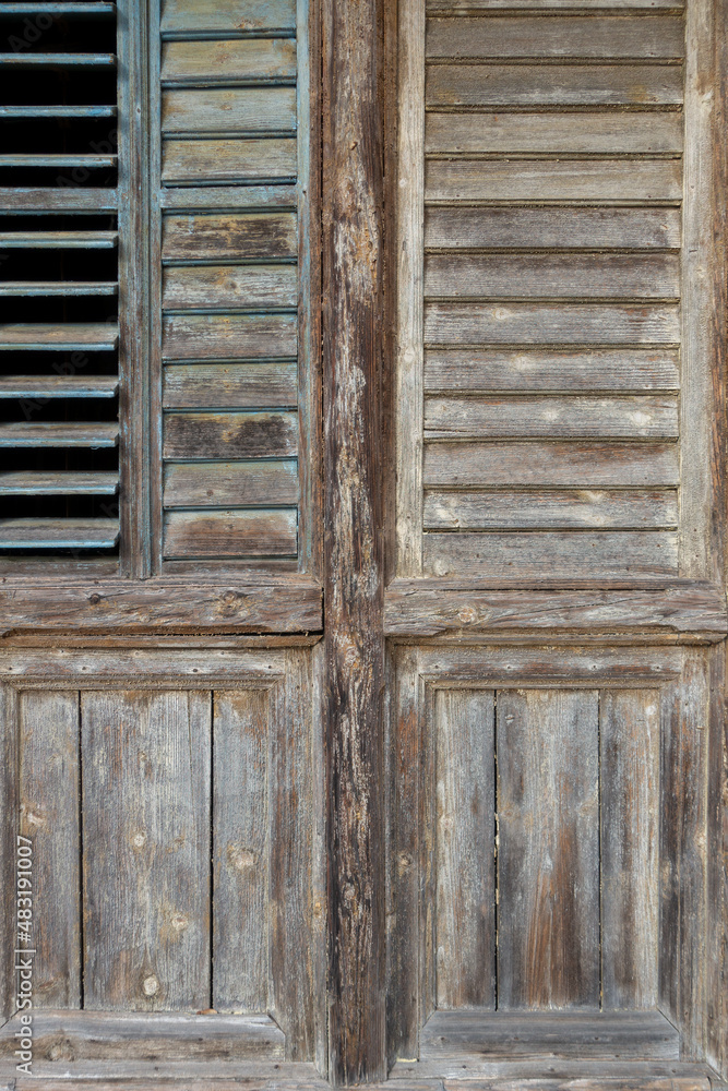 Foto de HISTORISCHE FENSTERLÄDEN . HISTORIC WINDOW SHUTTERS do Stock
