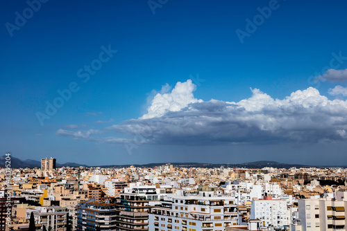 Obraz na płótnie Blue sky and clouds over Palma w salonie