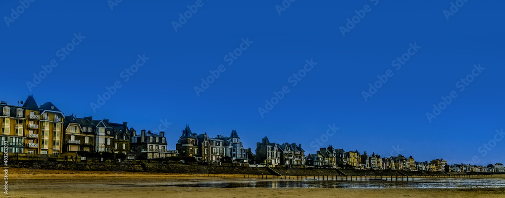 Naklejka premium Front de mer de Saint-Malo, digue de Rochebonne