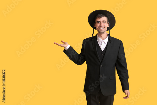 Hasidic Jewish man showing ...