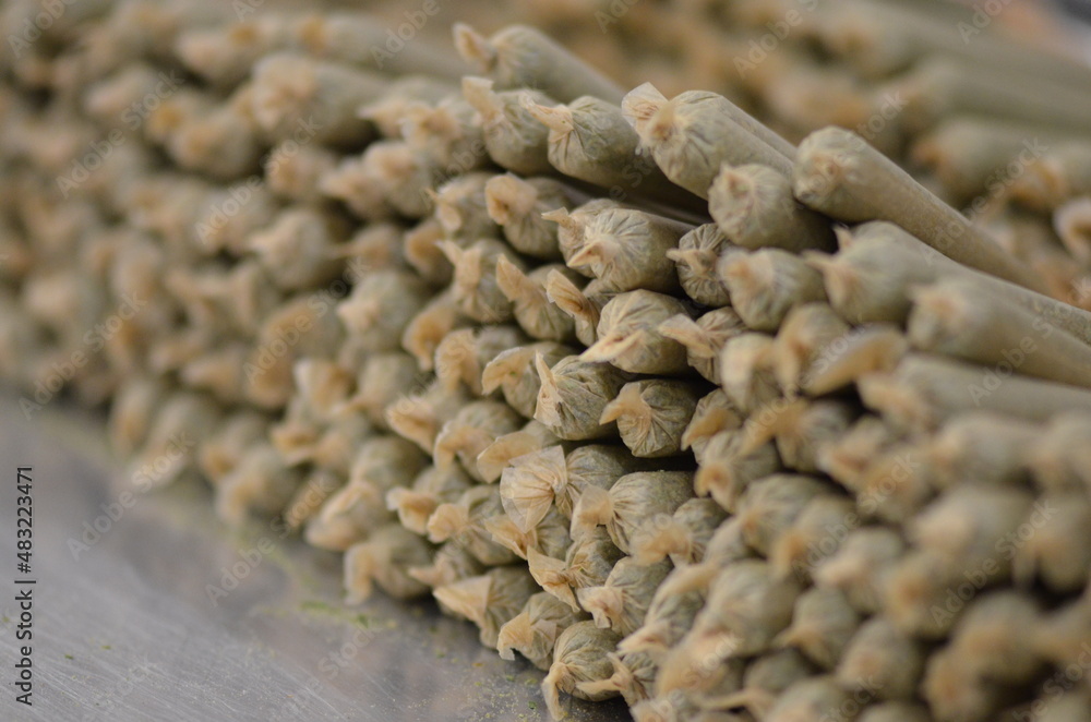Obraz premium Hand-made Pre-Rolls 