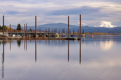 Obraz na plátně Columbia River Gorge with a view of the port and Mt. Hood.