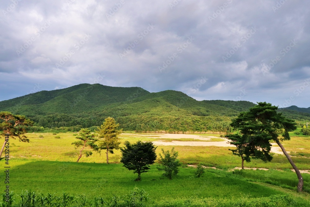 view of countryside with mountains