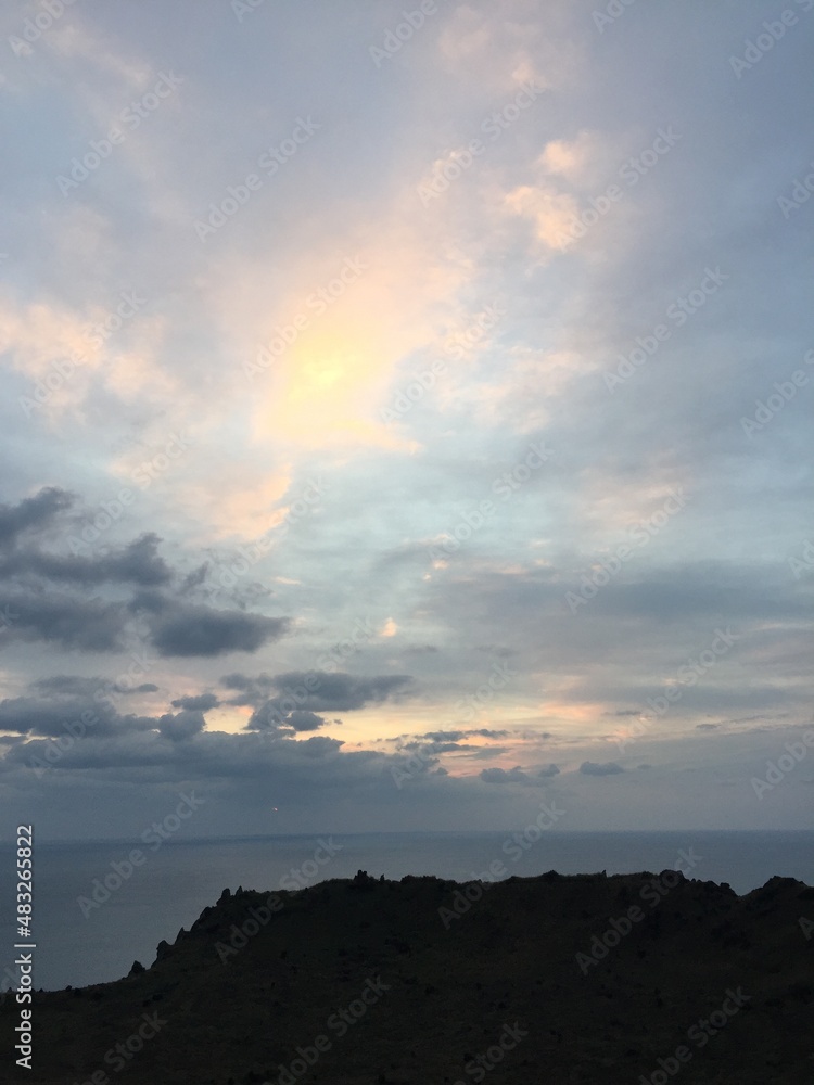 제주도 성산일출봉에서 보는 일출 직전 하늘 / The sky just before sunrise at Seongsan Ilchulbong Peak in Jeju Island