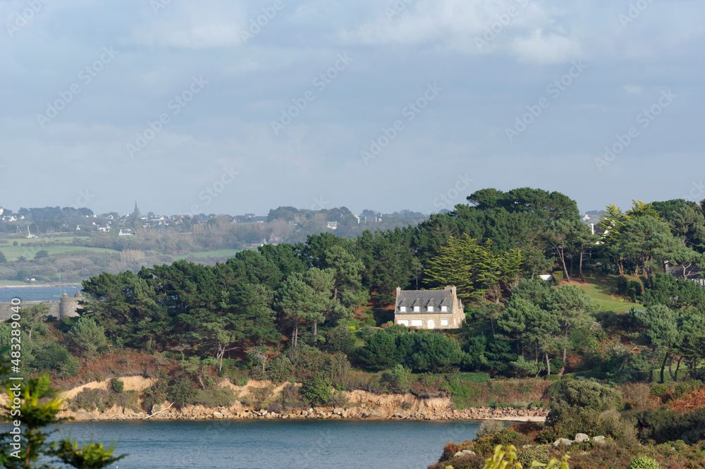 Naklejka premium Coast of Carantec village in Brittany region