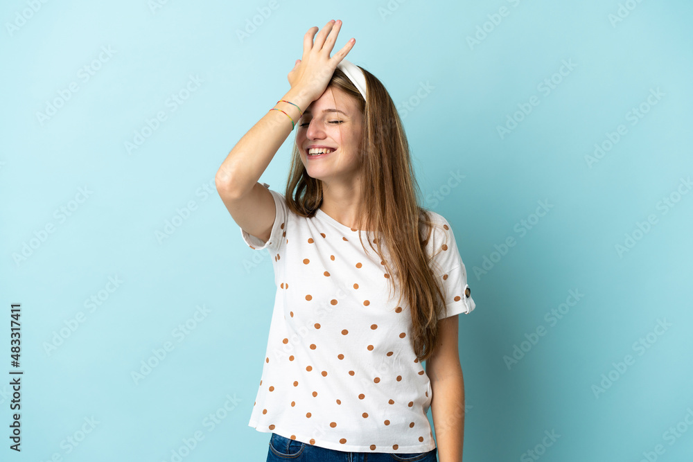 Fototapeta premium Young caucasian woman over isolated background has realized something and intending the solution