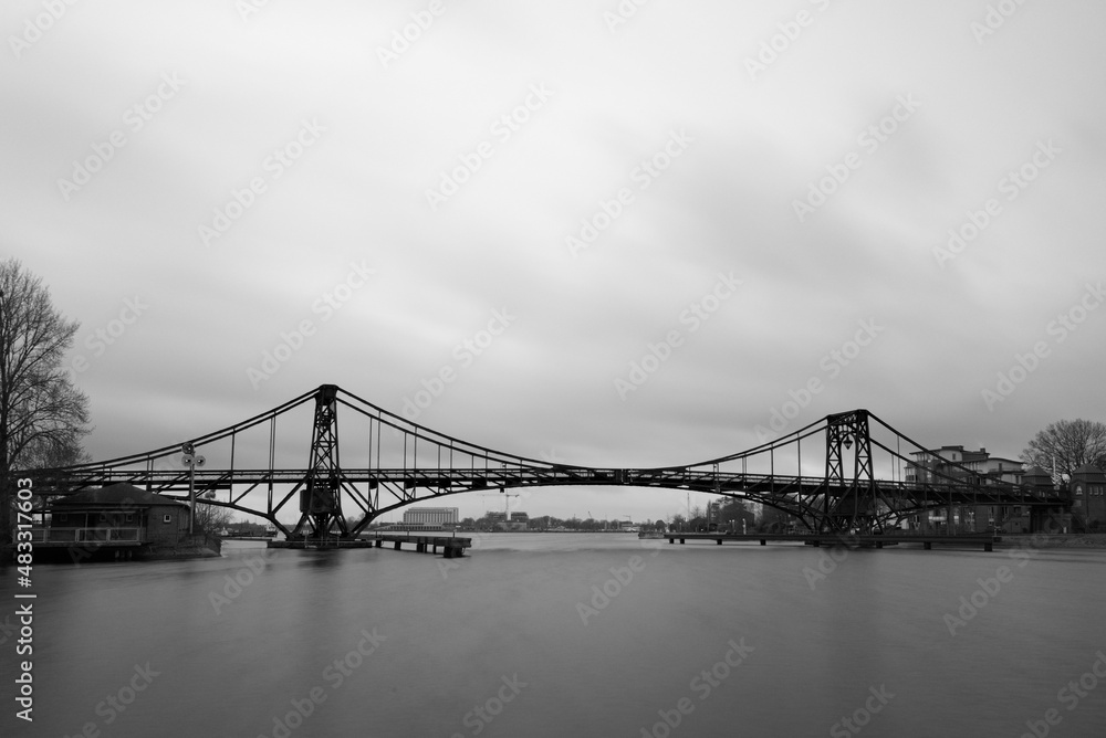 Fototapeta premium Kaiser-Wilhelm-Brücke in Wilhelmshaven 